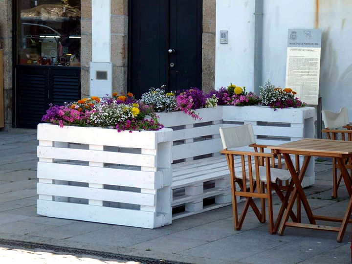 Chic White Pallet Patio Bench With Planters Chic White Pallet Patio Bench With Planters