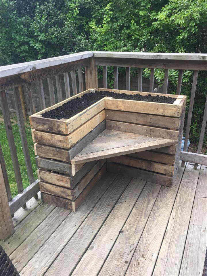 DIY Pallet Bench with Flower Box for Corner - Pallets Pro